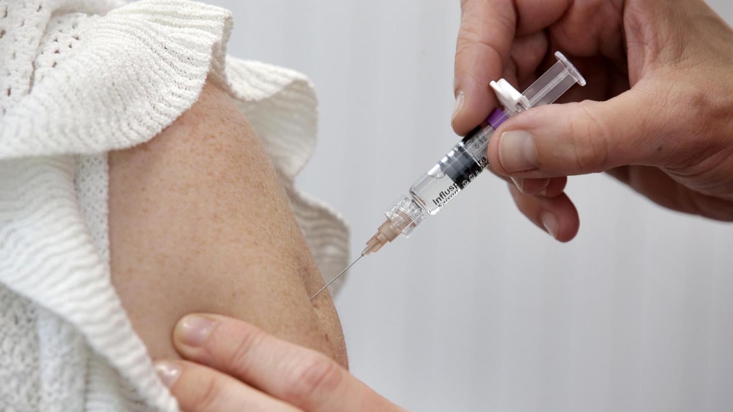 Die Nachfrage nach Grippe-Impfungen ist in den Nürnberger Praxen aktuell hoch. Das Vakzin schützt vor schweren Verläufen einer Erkrankung mit dem Influenzavirus.