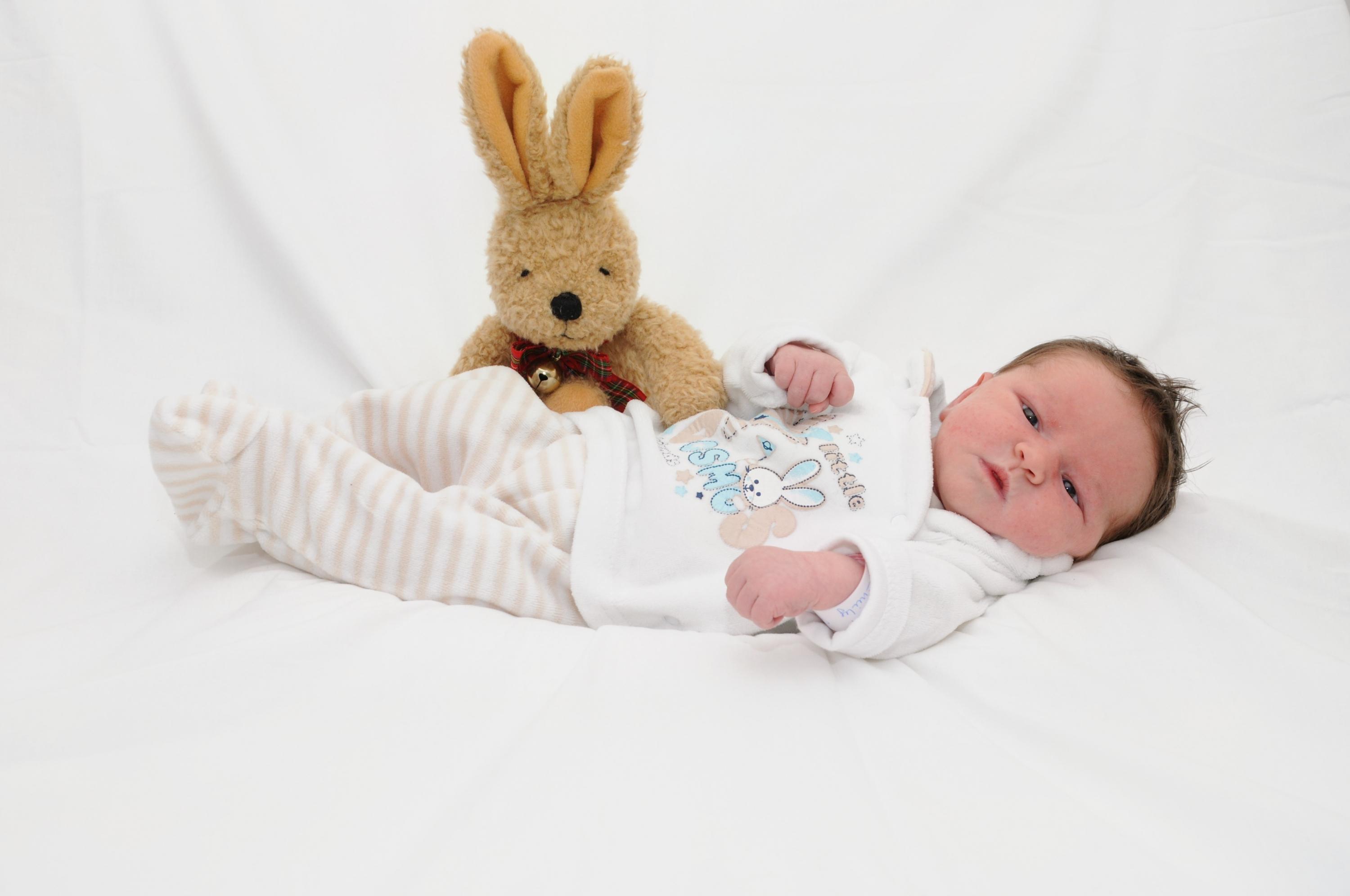 Die kleine Emily erblickte am 17. Oktober im Südklinikum Nürnberg das Licht der Welt. Die kleine Maus ist 53 Zentimeter groß und 3750 Gramm schwer.