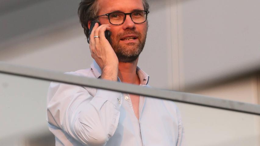 Florian Scholz (42) wechselte 2015 aus der Chefredaktion der Sport Bild zu RB Leipzig, um dort die Leitung der Kommunikations-Abteilung zu übernehmen. Später verantwortete er auch das Marketing. Inzwischen bildet er als kaufmännischer Leiter Sport und „Chief Media Officer“ mit Christopher Vivell die sportliche Führung des Vereins. 
