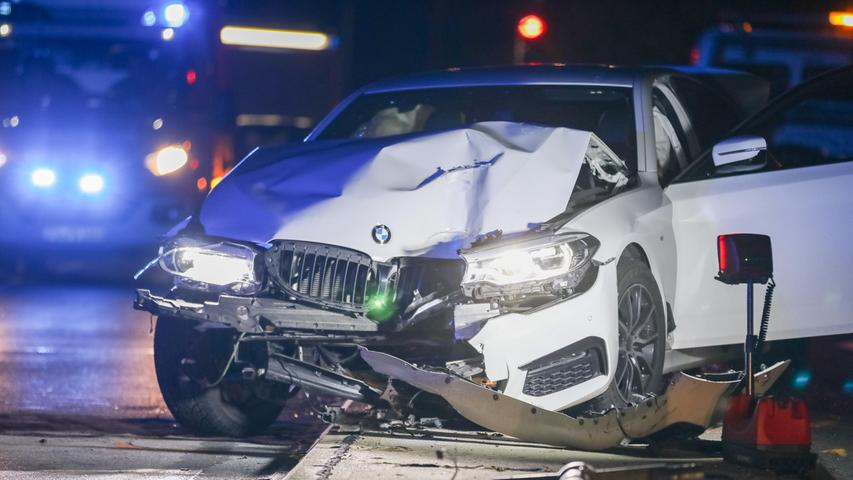Am Mittwochabend war ein 53-Jähriger beim Verlassen der Südwesttangente mit seinem BMW gegen eine Fußgängerampel gekracht.