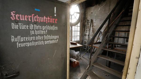 Presserundgang im Sanierungsbedürftigen Opernhaus