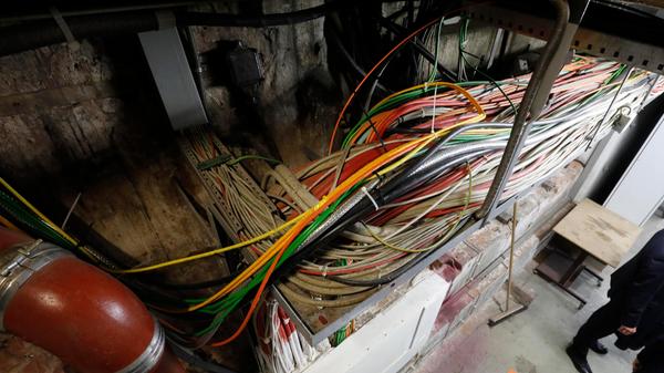 Presserundgang im Sanierungsbedürftigen Opernhaus