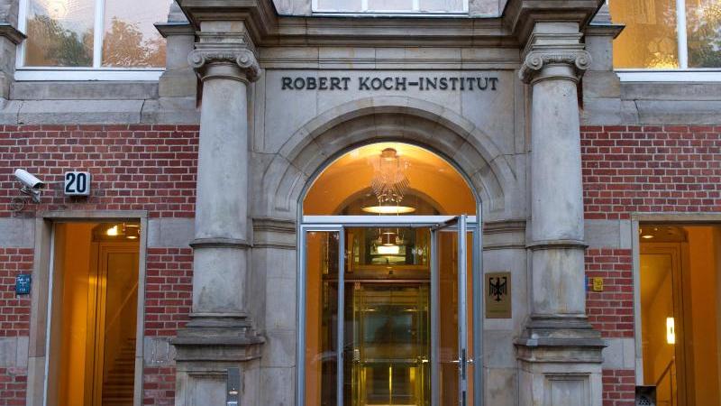 Beurteilt die aktuelle Covid-19-Lage in Deutschland: Das Robert Koch-Institut. Beurteilt die aktuelle Covid-19-Lage in Deutschland: Das Robert Koch-Institut.
