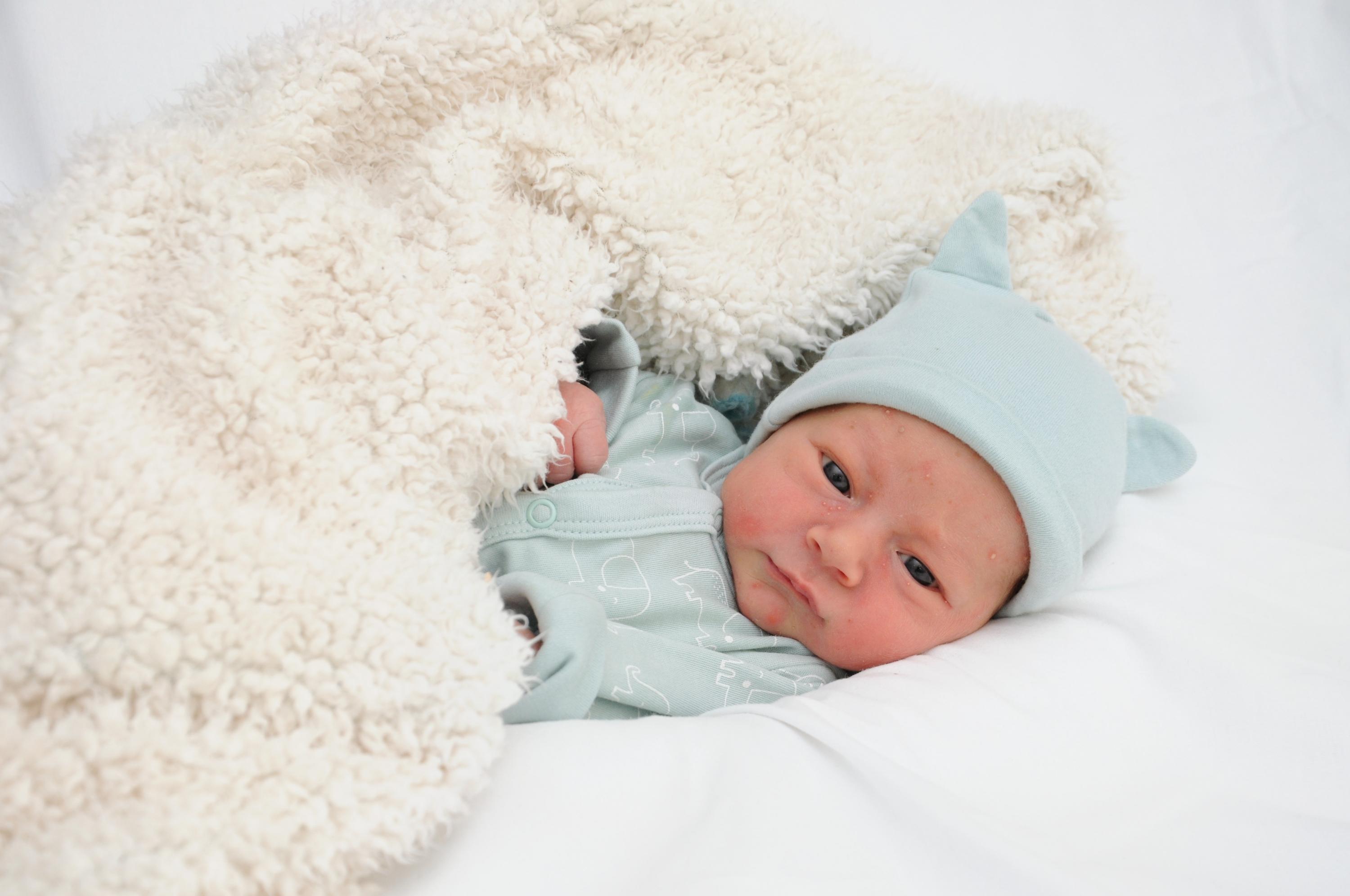 Der kleine Timo erblickte am 19. Oktober im Südklinikum Nürnberg das Licht der Welt. Bei 51 Zentimetern wog er 2890 Gramm.