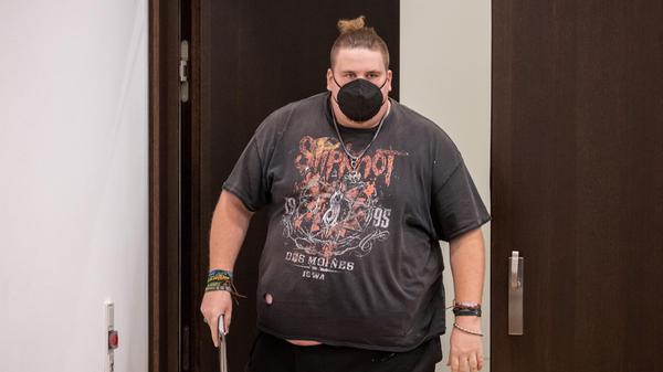 Rainer Winkler gibt unter anderem in seinen Videos auch Einblick in sein Familienleben. Er hat eine Schwester, sein Vater ist bereits gestorben. Seit vielen Jahren wohnt der heute 32-Jährige alleine in dem Elternhaus in Altschauerberg, das sichtlich heruntergekommen wirkt. Eine Tante und ein Onkel hielten lange zu ihm, haben sich aber zuletzt auch von ihm abgewendet. Er wurde nach seiner Aussage bereits in der Schule gemobbt, machte keinen Abschluss in einer Förderschule und bestritt nach seiner Schulzeit einige Jobs über eine Zeitarbeitsfirma. Seit 2011 konzentrierte er sich ausschließlich auf seine Youtube-Karriere. Seine Fan-Gemeinde begrüßt er zu Beginn seiner Videos immer mit "Meddl Loide".