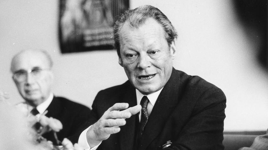 Bundeskanzler Willy Brandt, der gestern unsere Zeitung besuchte, äußerte sich in einem Interview zu aktuellen innen- und außenpolitischen Problemen. Nachstehend einige Kernsätze des Bonner Regierungschefs. Hier geht es zum Kalenderblatt vom 25. Oktober 1971: Ein Interview des Bundeskanzlers mit unserer Zeitung