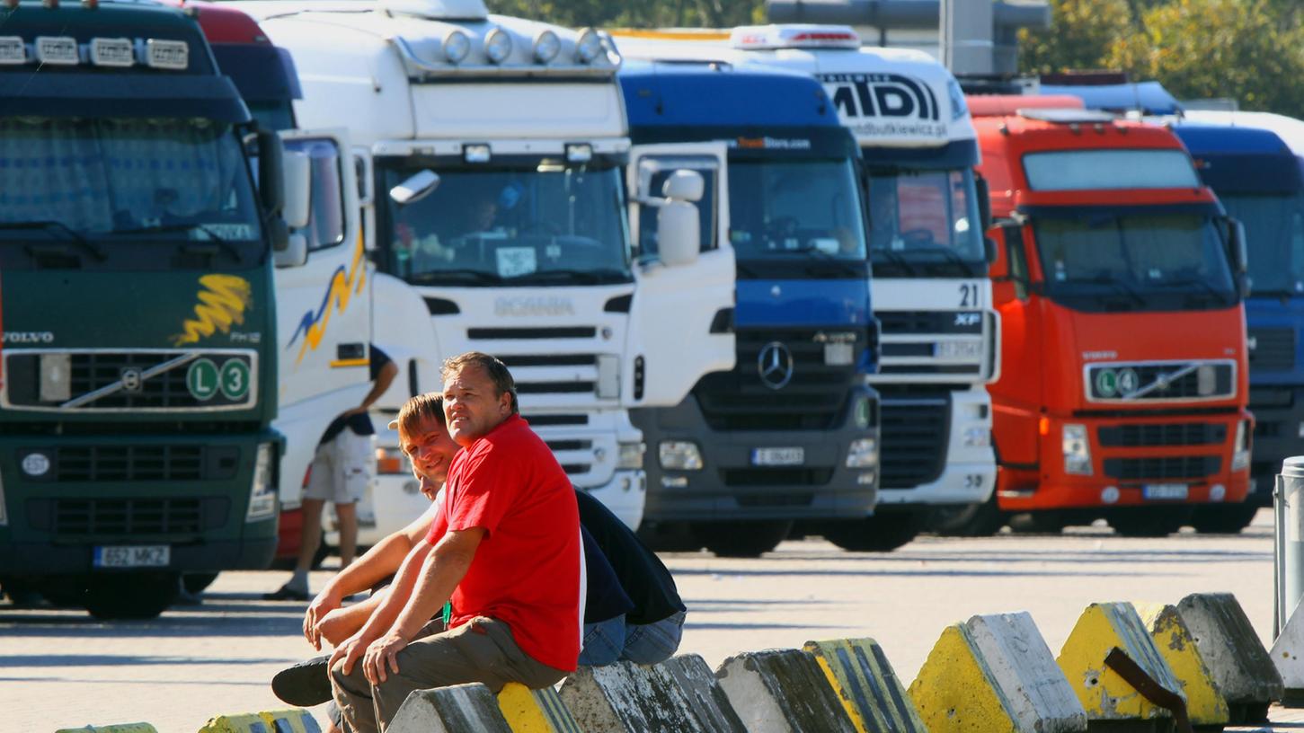 In Deutschland fehlen seit Jahren Berufskraftfahrer.
In Deutschland fehlen seit Jahren Berufskraftfahrer.