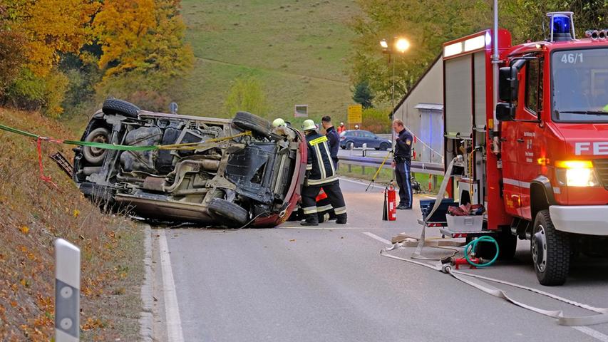 Unfallflucht bei Weißenburg: Polizei sucht mit Hubschrauber nach Autofahrer