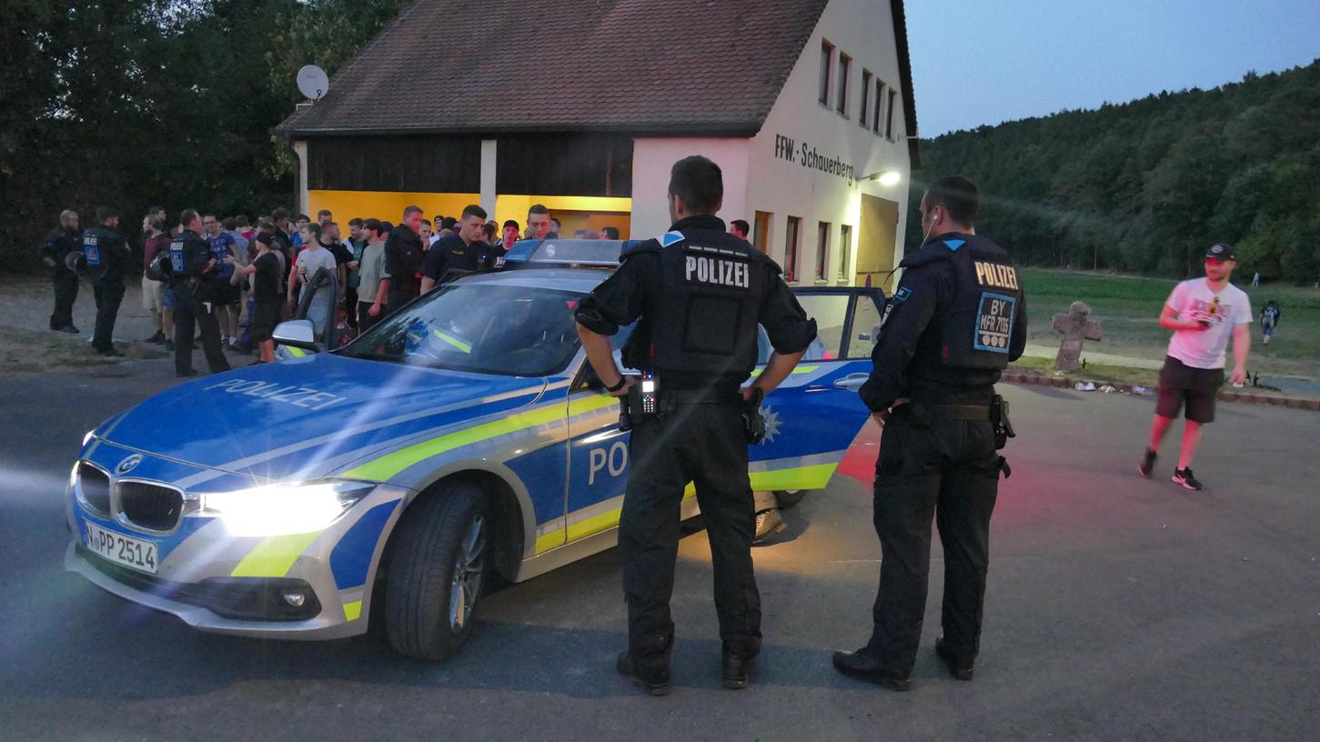 Die Routinekontrollen in Altschauerberg, dort, wo der "Drachenlord" lebt, gehören für die Neustädter Polizei zum Arbeitsalltag. Dieses Foto zeigt einen Einsatz aus dem Jahr 2018. 