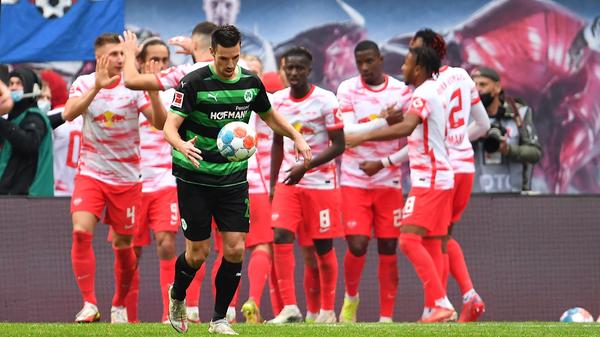 Es ist paradox. Nick Viergever spielte jedes Mal fast fehlerlos, seine Mannschaft kassiert trotzdem in fast jedem Spiel mehrere Gegentore. Auch in Leipzig wieder mit einer guten Leistung.