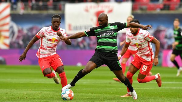 Oft sehr angriffs- und spiellustig, dadurch aber manchmal auch eine Gefahr für die Defensive. Wird wohl nicht mehr schneller und deshalb offensiv in einigen Situation zu weit hinten.