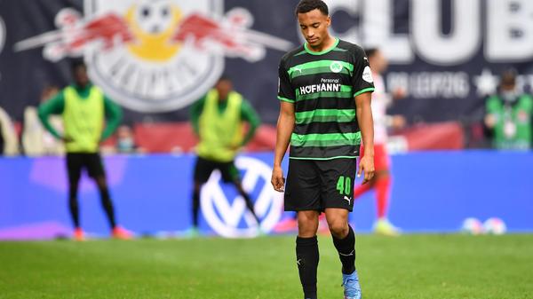 Durfte nach seiner Torpremiere am ersten Spieltag in Leipzig seine Startelf-Premiere feiern. Und rechtfertigte die Aufstellung mit einer sehr starken Leistung im ersten Durchgang. Ließ Leipzigs Angelino mehrmals sehr alt aussehen und verspürte enorm viel Spielfreude. Holte zudem den Elfmeter raus. Später kein Faktor mehr.