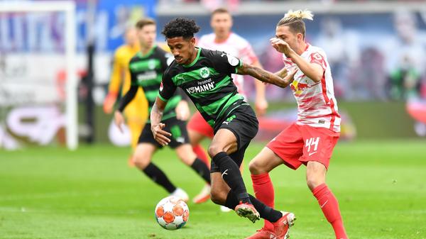 Vor der Saison hatte Trainer Stefan Leitl betont, dass ein Zehner immer auch an Toren und Vorlagen gemessen wird. Jeremy Dudziak hatte in der ersten Hälfte zwei sehr gute Möglichkeiten, köpfte aber einmal drüber und schoss danach den Torhüter an. Im zweiten Durchgang wie all seine Kollegen schwach. Trotzdem eine insgesamt gute Leistung.