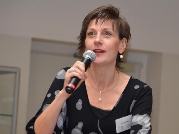 Die Journalistin Ella Schindler vom Verlag Nürnberger Presse moderierte die Bildungskonferenz.