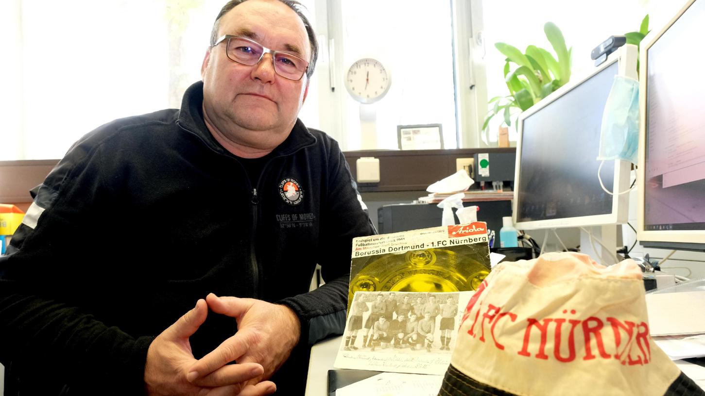 Gerhard Forstmeier hat etliche Fanartikel gesammelt. Eine Mütze mit Autogrammen der Meisterspieler des Jahres 1968, die eine Dauerleihgabe an das Museum Industriekultur war, ist jedoch verschwunden. Gerhard Forstmeier hat etliche Fanartikel gesammelt. Eine Mütze mit Autogrammen der Meisterspieler des Jahres 1968, die eine Dauerleihgabe an das Museum Industriekultur war, ist jedoch verschwunden.