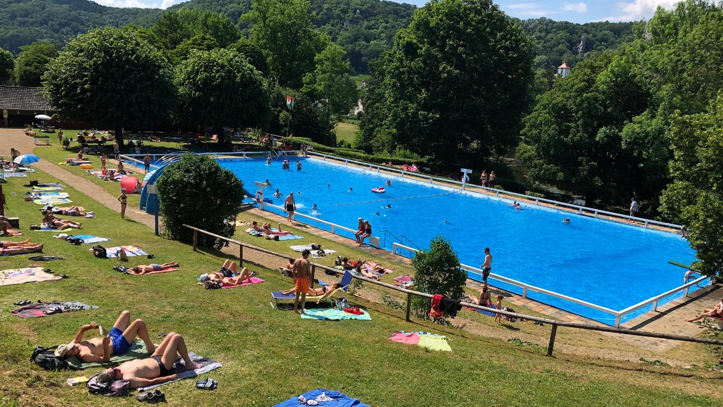 Das Becken im Familienschwimmbad Streitberg ist marode. Jetzt soll das Bad endlich saniert werden. Das Becken im Familienschwimmbad Streitberg ist marode. Jetzt soll das Bad endlich saniert werden.