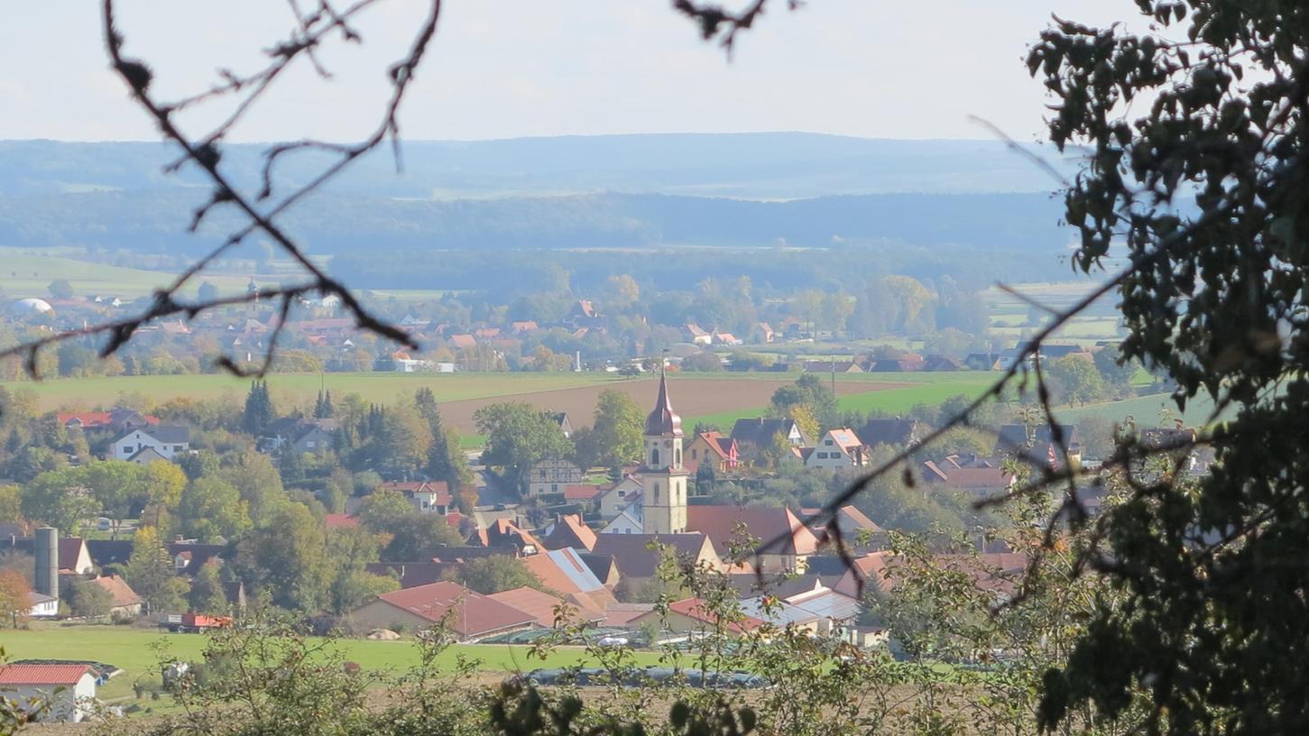 Das idyllische Dorf Röckingen, im Hintergrund ist Wassertrüdingen zu sehen. Hier regierte Erich Kunder als Bürgermeister. Das idyllische Dorf Röckingen, im Hintergrund ist Wassertrüdingen zu sehen. Hier regierte Erich Kunder als Bürgermeister.