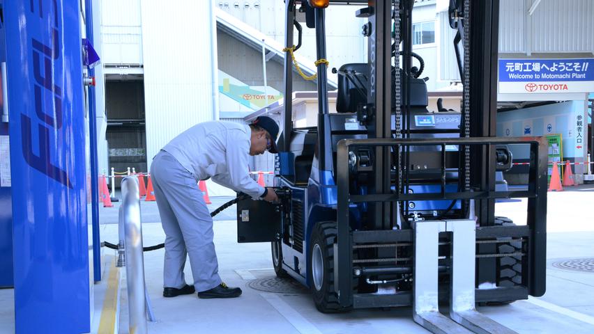 Der japanische Hersteller betreibt auch Wasserstoff-Gabelstapler.
