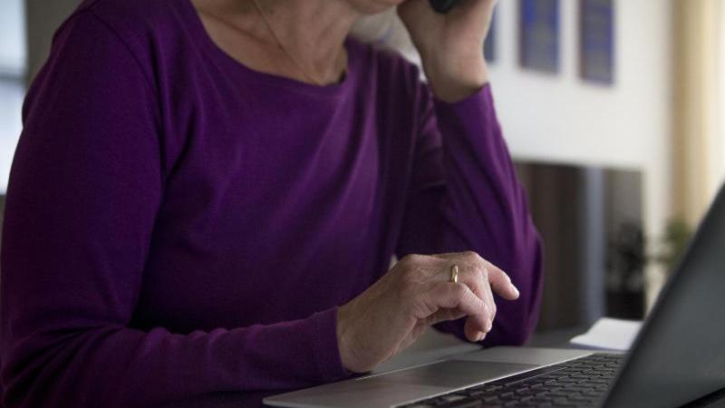 Studien zufolge wird im Homeoffice zwar mehr gearbeitet, aber die Kommunikation leidet.
Studien zufolge wird im Homeoffice zwar mehr gearbeitet, aber die Kommunikation leidet.