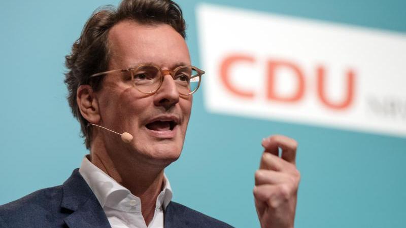 Mit der hauchdünnen Regierungsmehrheit könnte Hendrik Wüsts Wahl in dem Fünf-Parteien-Parlament durchaus zur Zitterpartie werden.
Mit der hauchdünnen Regierungsmehrheit könnte Hendrik Wüsts Wahl in dem Fünf-Parteien-Parlament durchaus zur Zitterpartie werden.