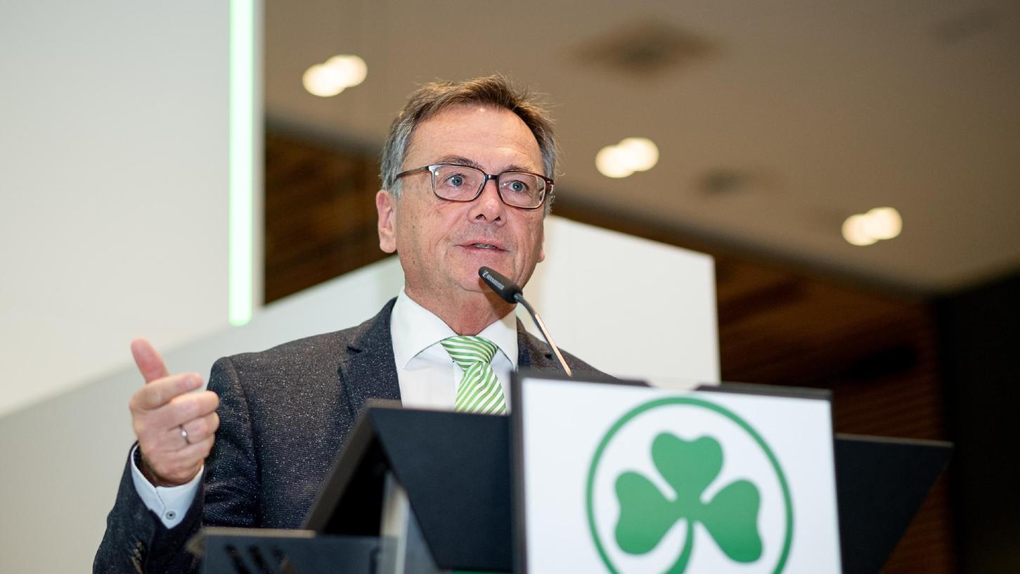 „Wir haben uns natürlich alle mehr erwartet“: Fürths Präsident Fred Höfler, hier bei der letzten Mitgliederversammlung Ende 2019.
„Wir haben uns natürlich alle mehr erwartet“: Fürths Präsident Fred Höfler, hier bei der letzten Mitgliederversammlung Ende 2019.