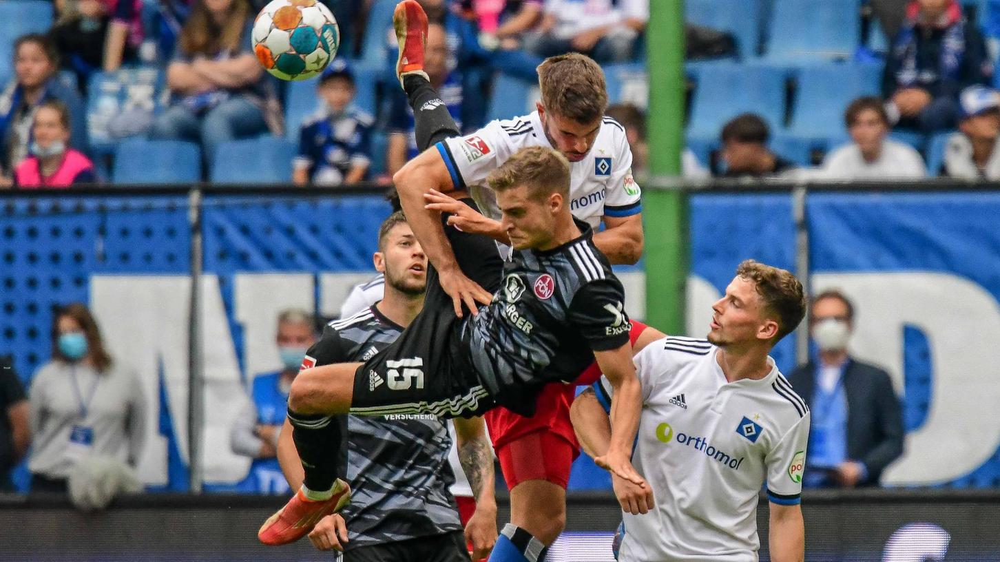 Beim letzten Aufeinandertreffen am achten Spieltag in der Liga trennten sich die beiden Pokal-Kontrahenten im Volksparkstadion 2:2.
Beim letzten Aufeinandertreffen am achten Spieltag in der Liga trennten sich die beiden Pokal-Kontrahenten im Volksparkstadion 2:2.