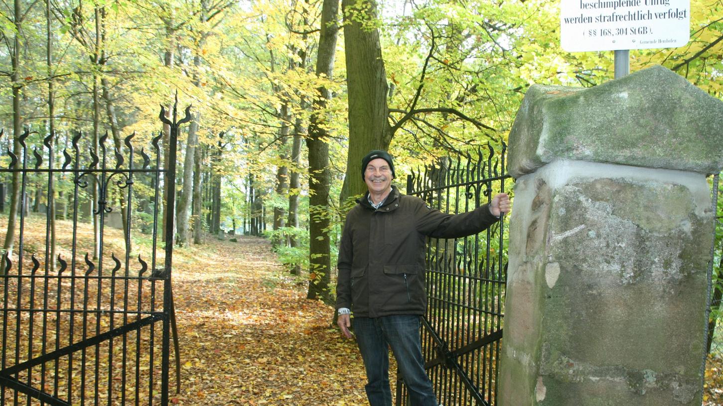 Reinhard Krause pflegt den jüdischen Friedhof Zeckern ehrenamtlich - in dritter Generation. 