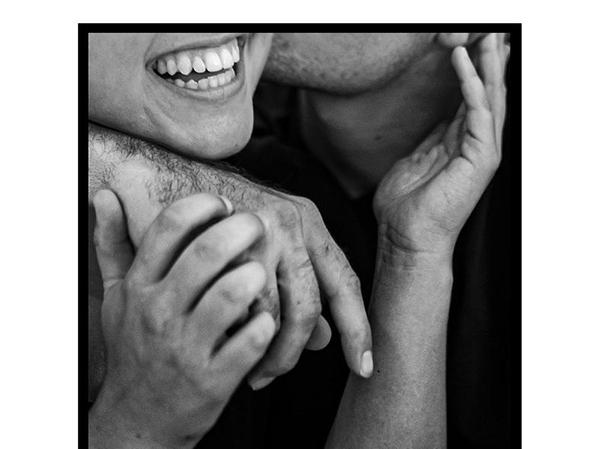 Lachen und Lieben: So viel Emotion transportieren ein Mund und drei Hände!
Lachen und Lieben: So viel Emotion transportieren ein Mund und drei Hände!