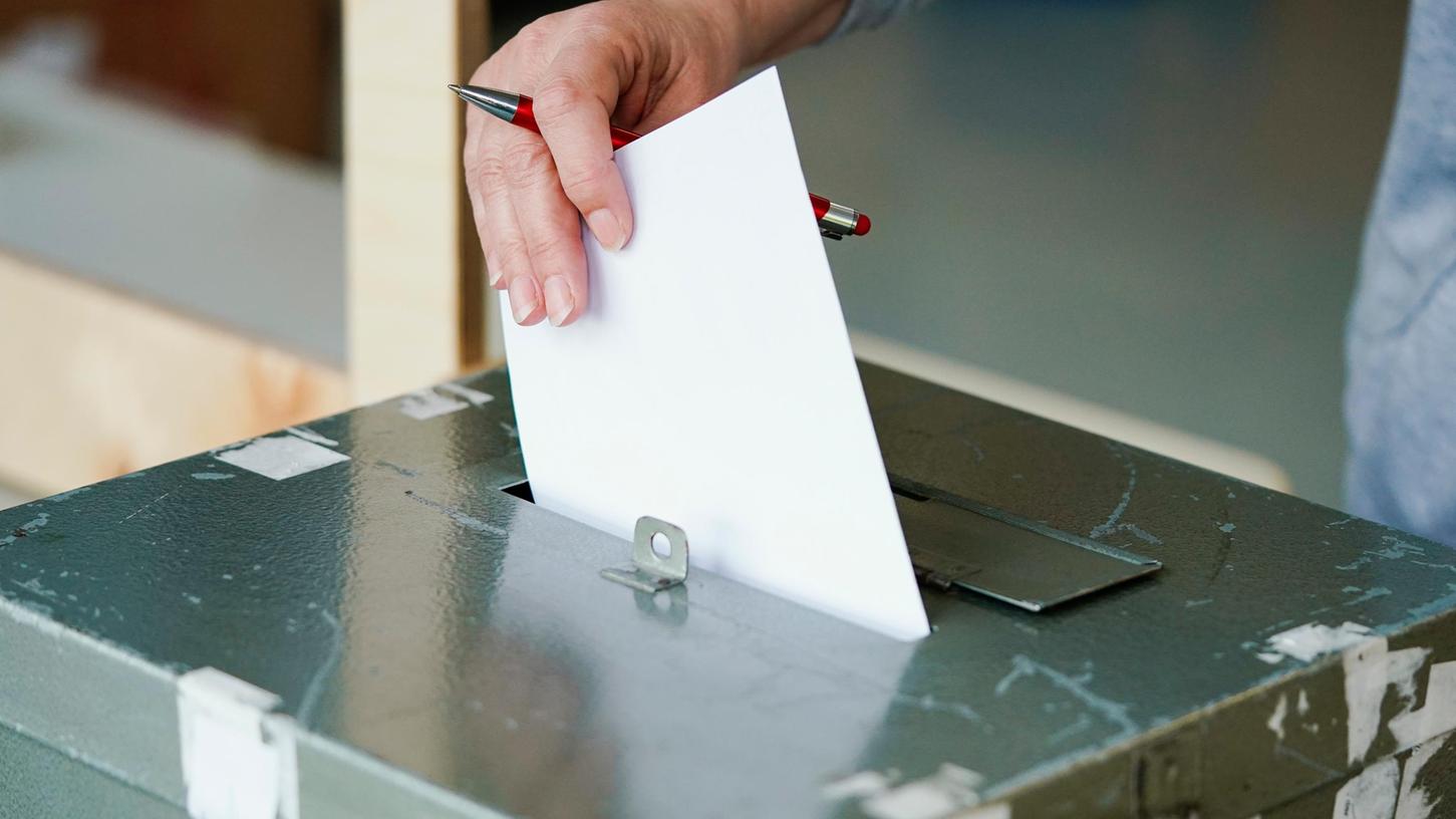 Die Bürgermeisterwahl in Roth findet am 16. Januar statt. Fünf Kandidaten bewerben sich, vielleicht ist zwei Wochen später eine Stichwahl nötig.
Die Bürgermeisterwahl in Roth findet am 16. Januar statt. Fünf Kandidaten bewerben sich, vielleicht ist zwei Wochen später eine Stichwahl nötig.