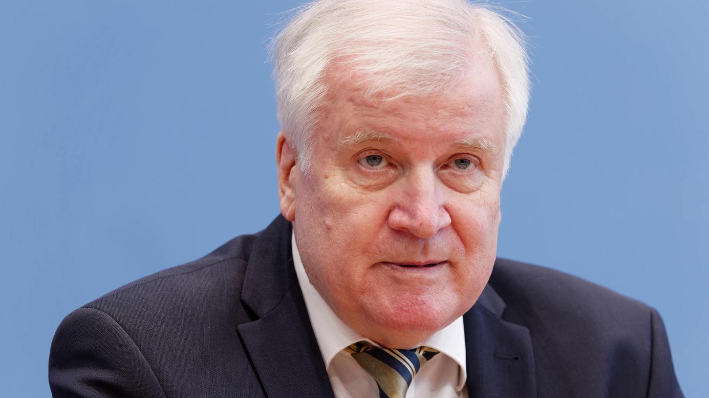 Laut Horst Seehofer sei die Hauptursache für die Wahlniederlage der Union die Vernachlässigung der Sozialpolitik gewesen.