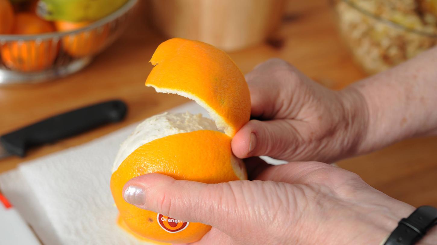 Orangenschalen können wunderbar wiederverwendet werden - als Putzmittel, Raumduft und vieles mehr.