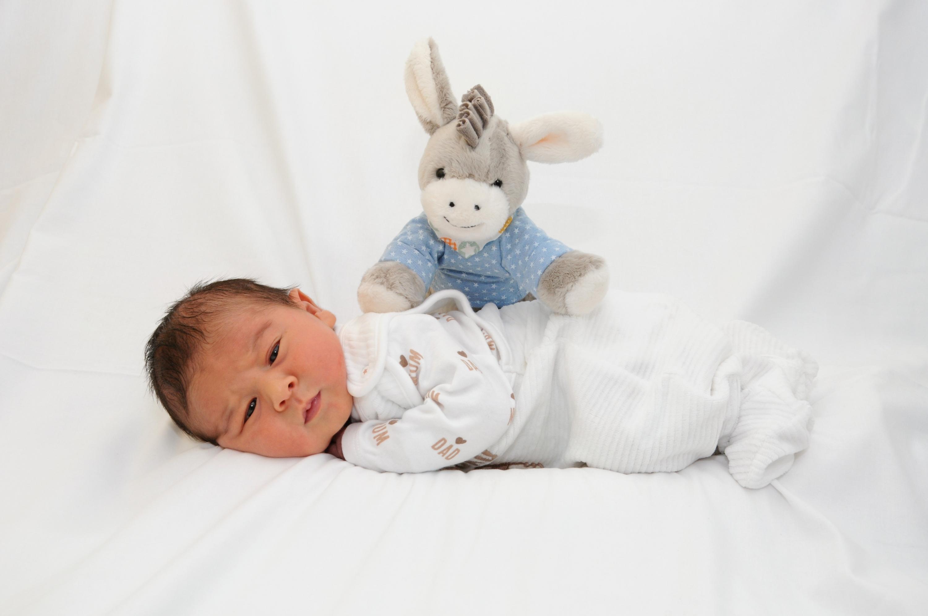 Der kleine Eren Mehmet erblickte am 23. Oktober 2021 das Licht der Welt. Bei seiner Geburt wog er 3760 Gramm und war 50 Zentimeter groß.