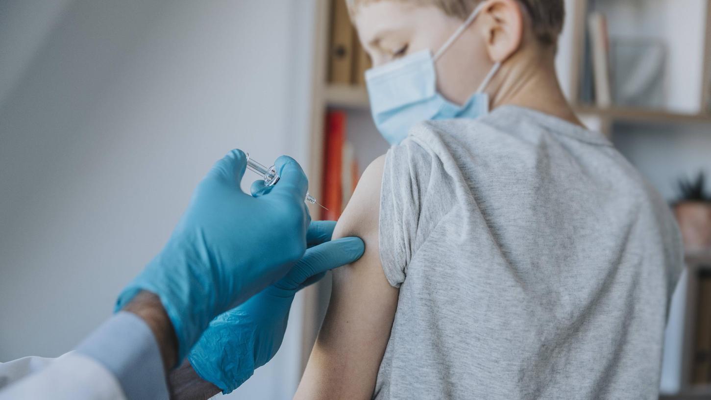 In den USA sollen bald auch Kinder zwischen fünf und zwölf Jahren gegen das Coronavirus geimpft werden. In Deutschland wird es noch ein wenig dauern, Experten sprechen sich aber bereits jetzt für die Impfung von Kindern aus.