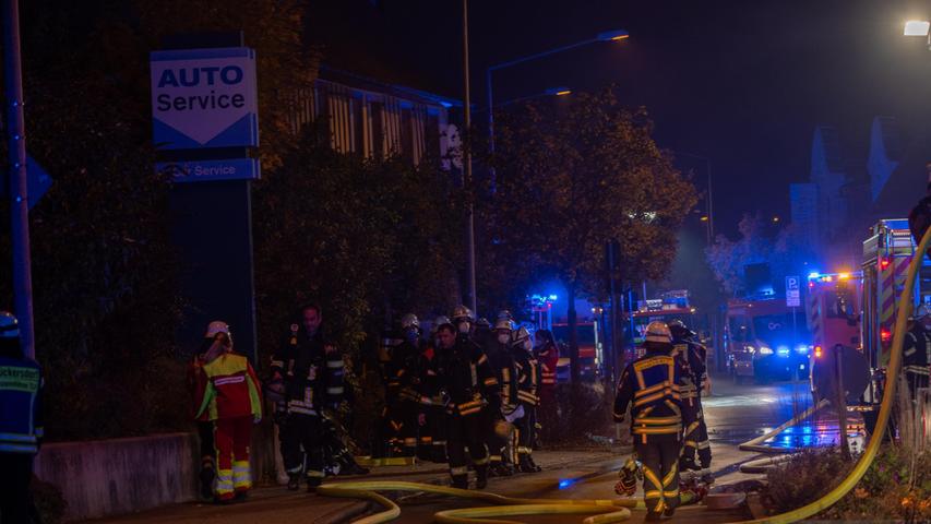 Neben Polizei und Rettungskräften waren die Feuerwehren aus Lauf, Rückersdorf und Heuchling im Einsatz.