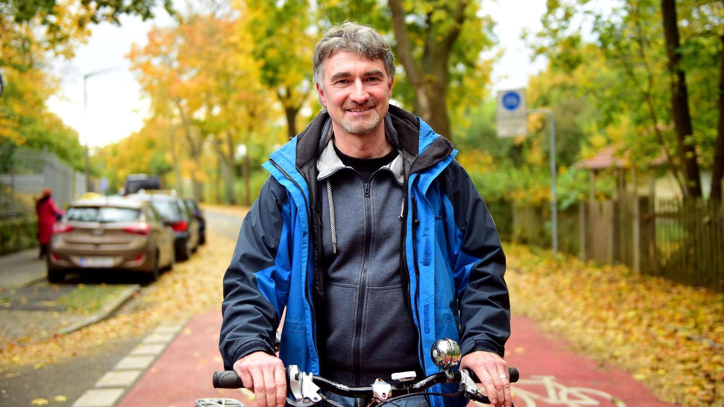Der 57-jährige Olaf Höhne ist schon immer gerne mit dem Rad gefahren, wie er sagt. Seit 20 Jahren ist er Mitglied des Allgemeinen Deutschen Fahrradclubs (ADFC), seit neun Jahren dessen  Kreisvorsitzender in Fürth. Höhne besitzt acht Räder, drei bis vier davon nutzt er regelmäßig. Er arbeitet als Mathematiker bei einer Versicherung, ist verheiratet, hat eine kleine Tochter und wohnt nahe der Stadtgrenze.
