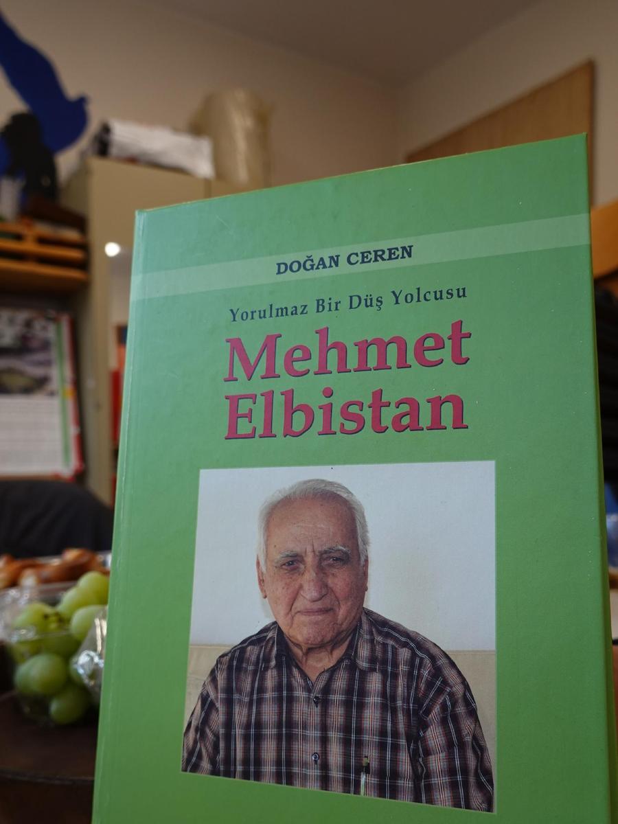 Über Mehmet Elbistans Leben ist 2020 ein Buch erschienen. Über Mehmet Elbistans Leben ist 2020 ein Buch erschienen.