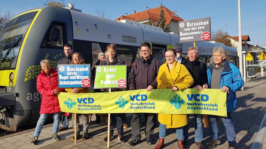5815 Unterschriften für attraktivere Wiesenttalbahn an Landtag übergeben