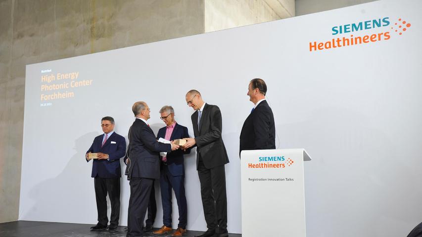 Aus Forchheim für acht Milliarden Menschen: Siemens feiert Richtfest für High-Tech-Standort