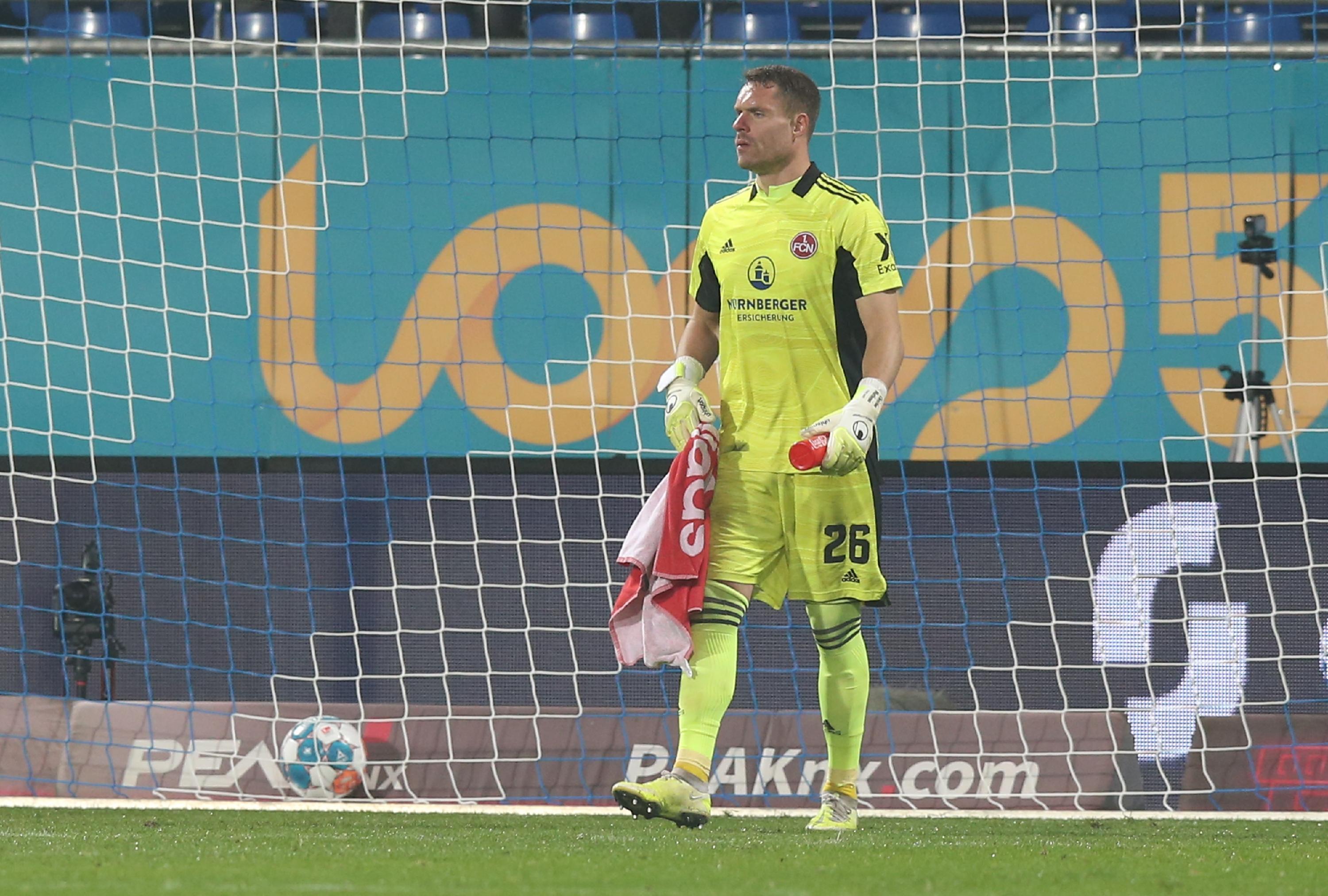 Chancenlos bei den Gegentreffern. Verhinderte nach 74 Minuten stark das 0:3.