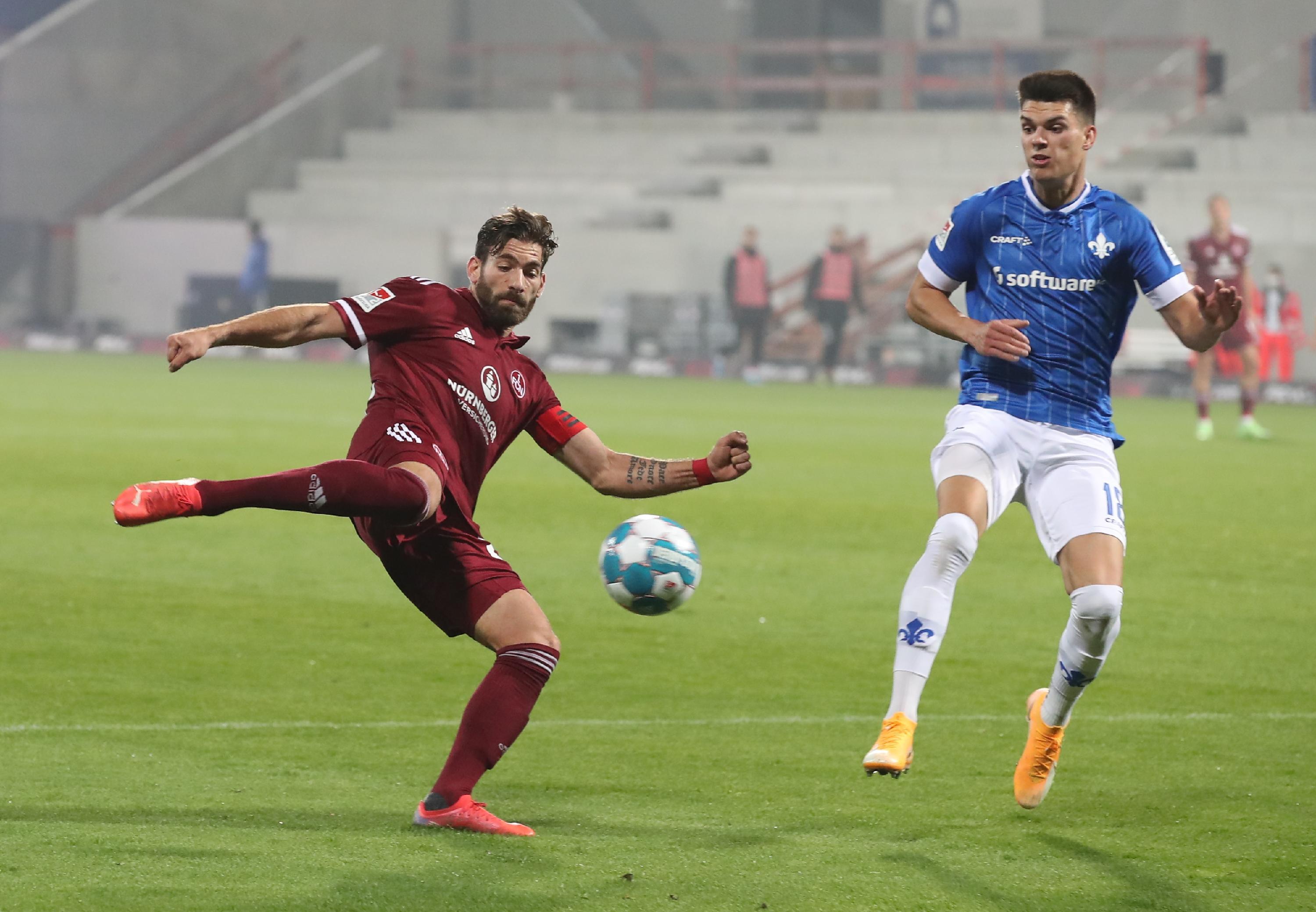 In der ersten Hälfte der Nürnberger, der auch in der Offensive voran ging. Mit einer guten Flanke auf Schäffler, der im Abseits stehend traf. Im zweiten Durchgang schwanden dann auch beim Kapitän die Kräfte, reichte trotzdem noch zu einer großartigen Rettungsaktion nach 79 Minuten gegen den leicht größeren Seydel. Note 2,5