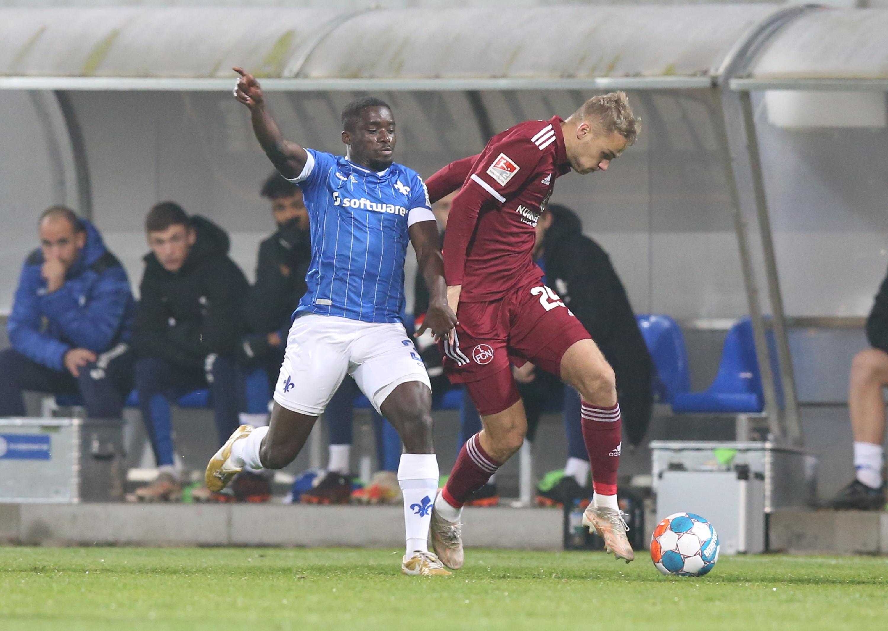 Machte auch diesmal, was Tim Handwerker eben macht: Die Außenlinie auf und ab rennen. Mehr war da nicht – aber auch nicht weniger.