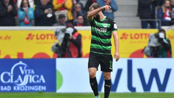 Durfte zuletzt die U20-Nationalmannschaft als Kapitän anführen und kam in Freiburg für den erkälteten Marco Meyerhöfer zu seinem Bundesligadebüt für das Kleeblatt. Köpfte den Ball unbedrängt nach 20 Minuten ins eigene Tor und sorgte so dafür, dass seine Mannschaft schon früh einem Rückstand hinterherlaufen musste. Fing sich danach, die fehlende Erfahrung aber war ihm in vielen Situationen anzumerken.