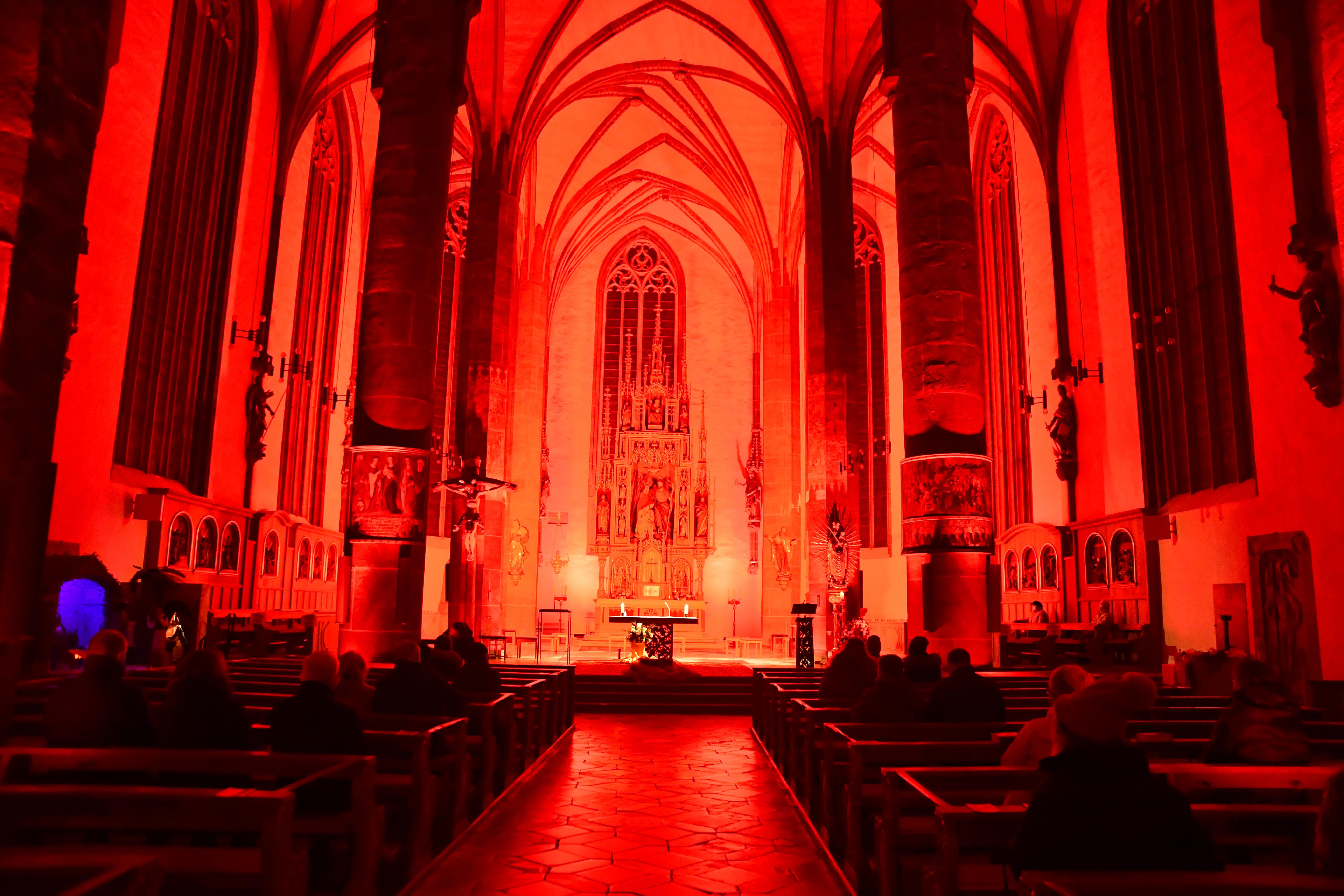 Red Wednesday: Darum werden Kirchen in der Region am Mittwoch rot erleuchtet
