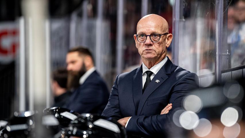 Vertrauen: Cheftrainer Tom Rowe setzt auf die jungen Deutschen und suchte zuletzt oft das Gespräch mit ihnen.
Vertrauen: Cheftrainer Tom Rowe setzt auf die jungen Deutschen und suchte zuletzt oft das Gespräch mit ihnen.