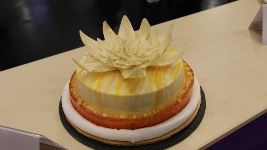 Der Siegerkuchen 2021 ist eine Milchreis-Apfel-Tarte - gebacken von Paula Ullherr. Auch die Blume ist essbar.