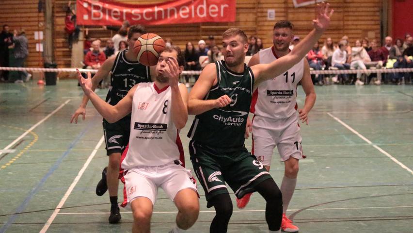 Der Treuchtlinger Offensivpower (hier eine Szene mit Simon Geiselsöder, links) hatten die Gäste aus Rosenheim wenig entgegenzusetzen.
Der Treuchtlinger Offensivpower (hier eine Szene mit Simon Geiselsöder, links) hatten die Gäste aus Rosenheim wenig entgegenzusetzen.