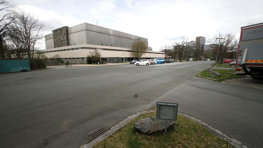 Auch das Gelände rund um die Meistersingerhalle ist in die Jahre gekommen.