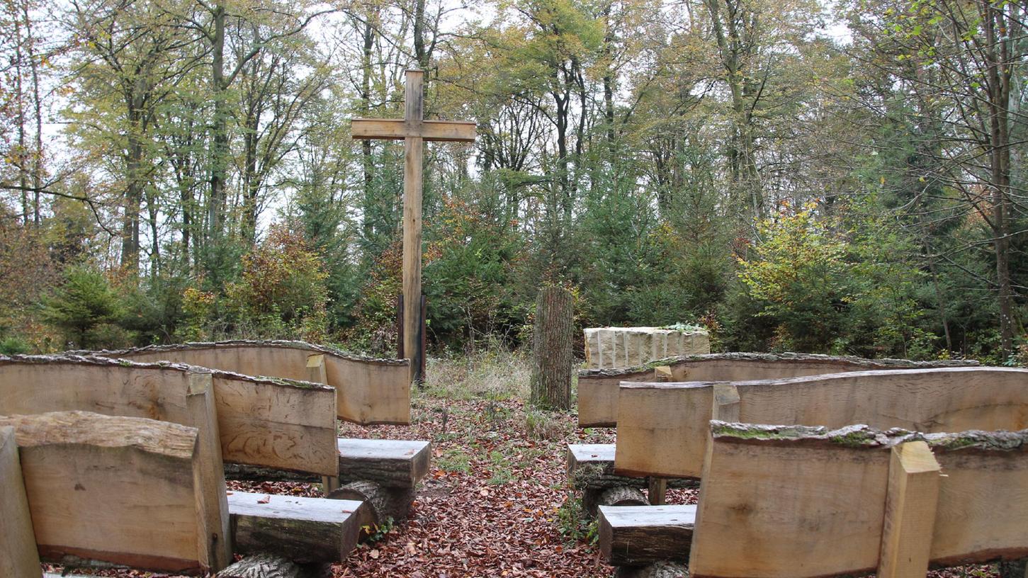 Im Pappenheimer Friedwald finden Urnenbestattungen statt.