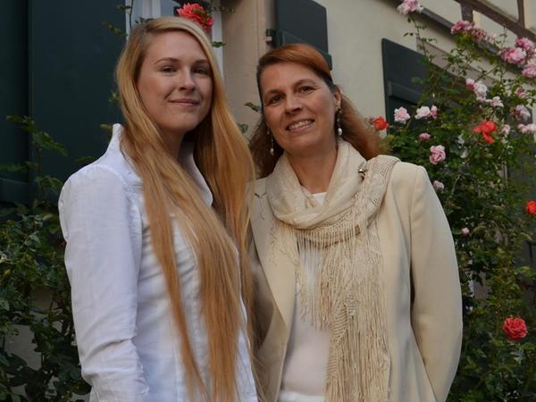 Sie regieren das "Kunstimperium": Vanessa Bloß, die sich Aliana nennt, und ihre Mutter Tanja.