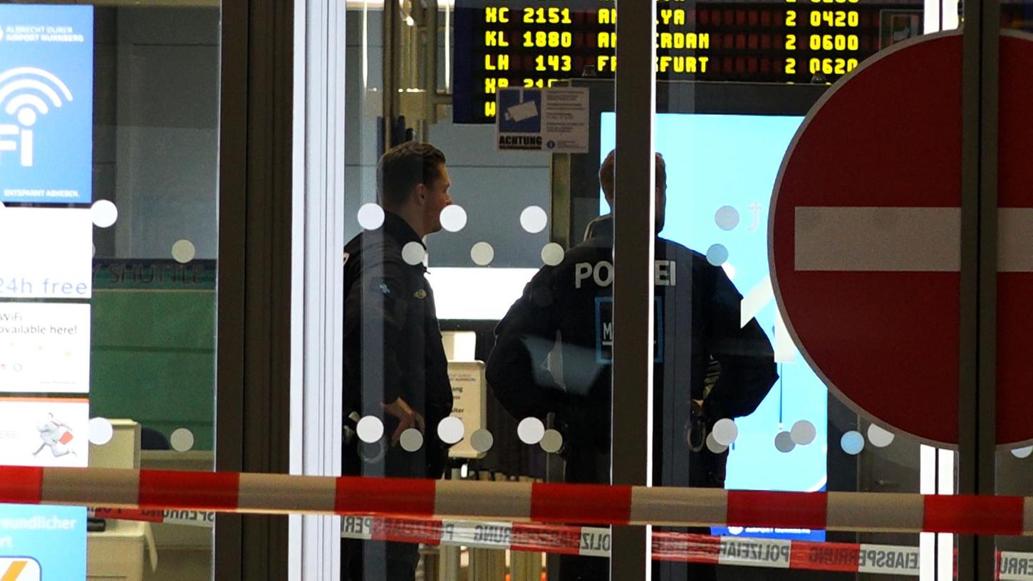 Ein herrenloser Briefumschlag beschäftigte am Donnerstagabend die Polizei am Dürer Airport. 